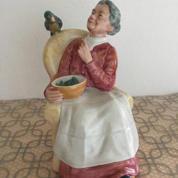Royal Doulton Figurine Pretty Polly HN 2768 - Picture 1 of 7